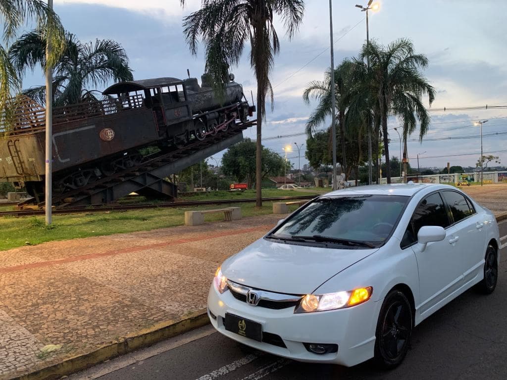Honda Civic Sedan LXS 1.8/1.8 Flex 16V Aut. 4p