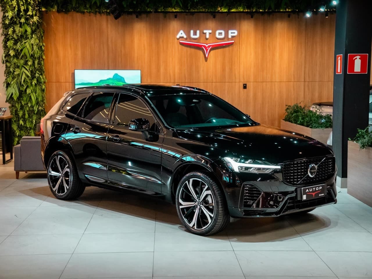 Volvo XC60 2.0 T8 RECHARGE ULTIMATE DARK AWD GEARTRONIC