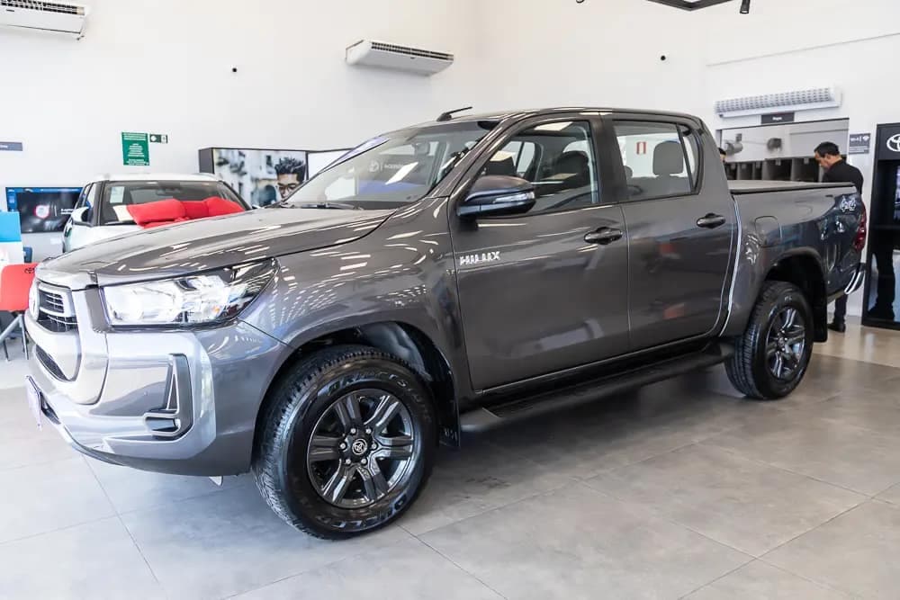 Toyota Hilux 2.8 D-4D TURBO DIESEL CD SR 4X4 AUTOMÁTICO