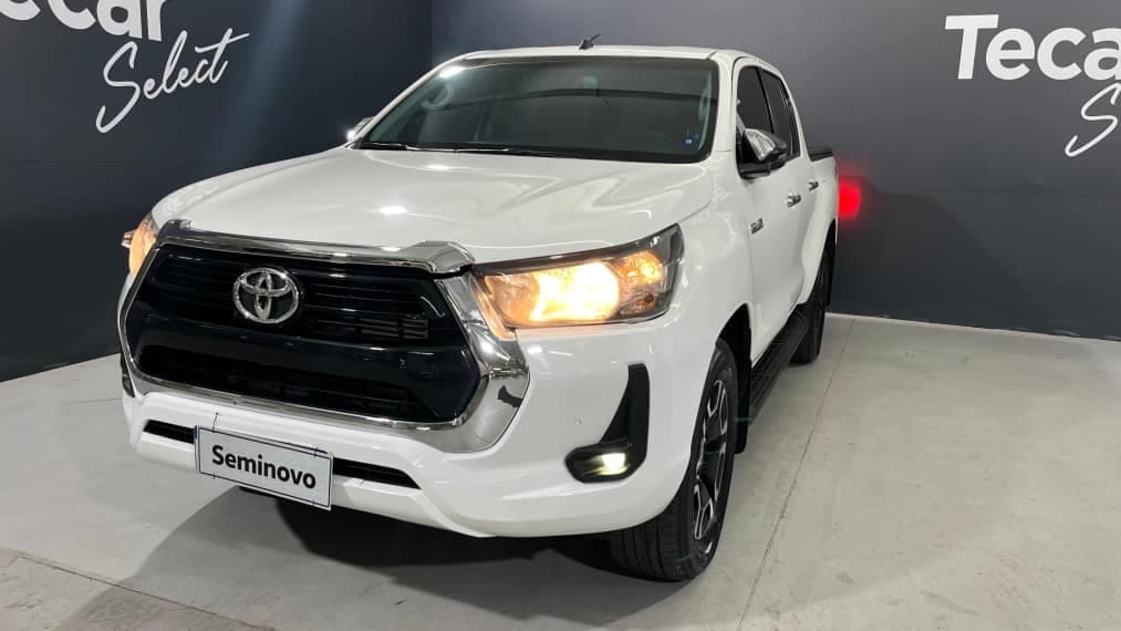 Toyota Hilux 2.8 D-4d Turbo Diesel Cd Srv 4x4 Automatico 2.7 4p 2024