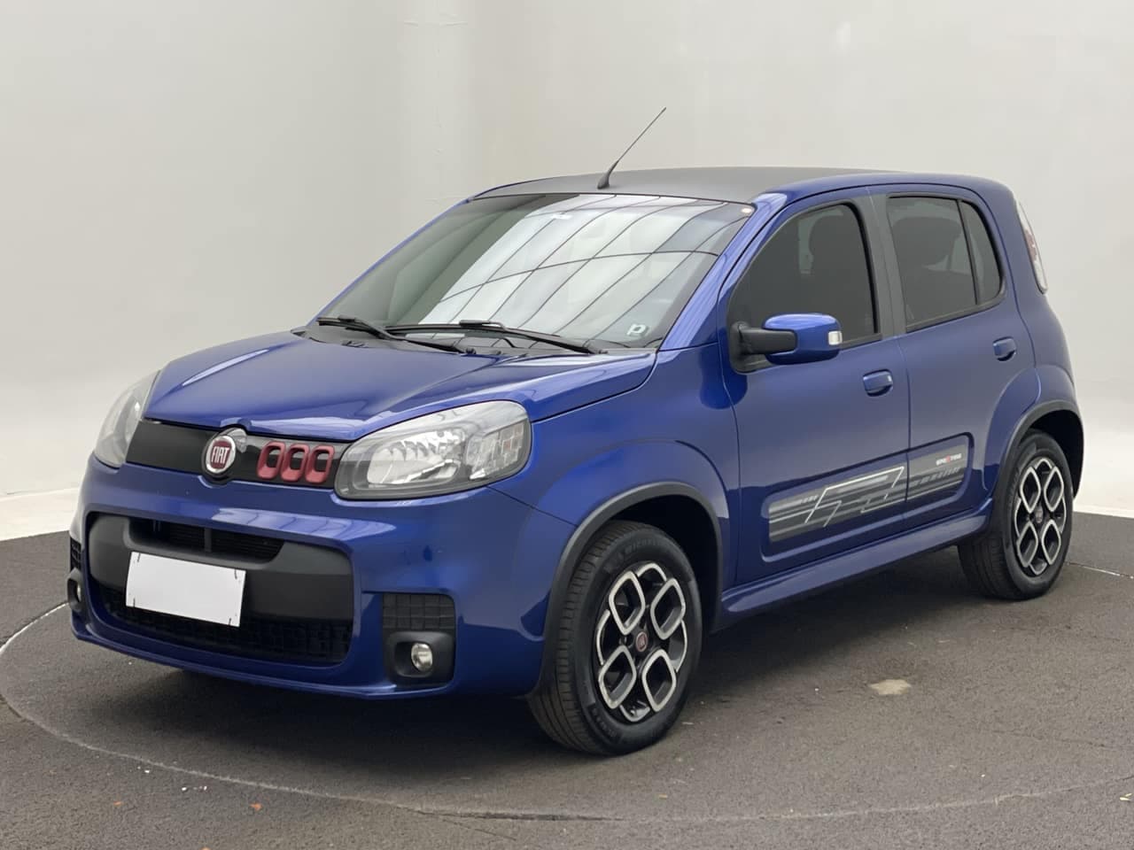 Fiat Uno UNO SPORTING Dualogic 1.4 EVO Flex 8V 4p