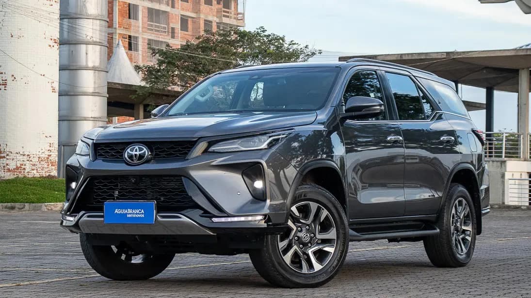 Toyota Hilux 2.8 D-4D TURBO DIESEL SRX PLATINUM 4X4 AUTOMÁTICO
