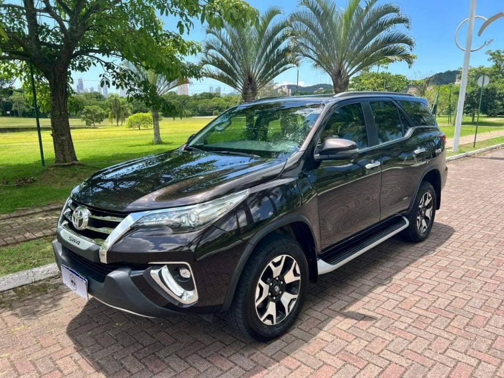 Toyota Hilux SRX 2.8 DIAMOND 4X4