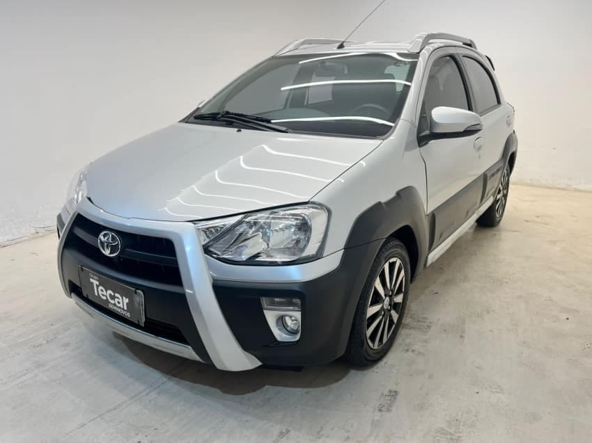 Etios Cross Hb