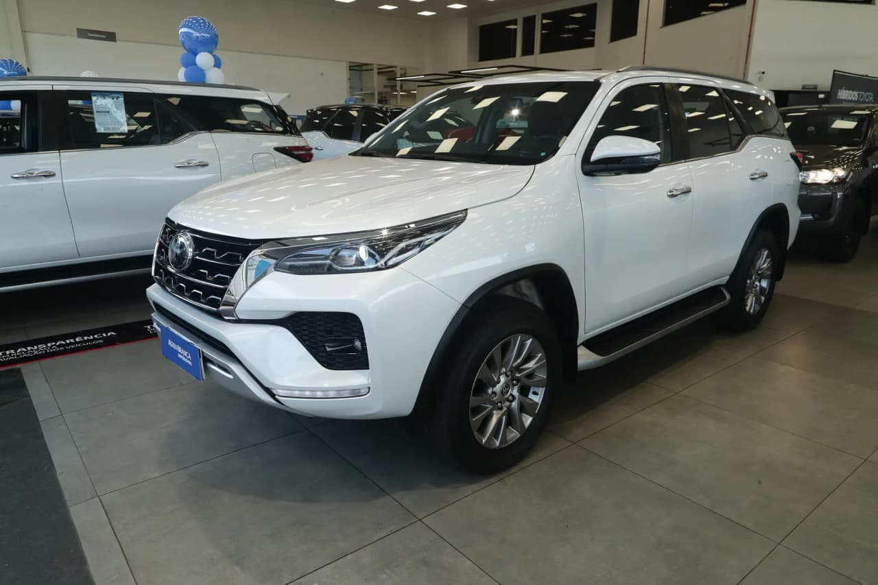 Toyota Hilux 2.8 D-4D TURBO DIESEL SRX 7L 4X4 AUTOMÁTICO