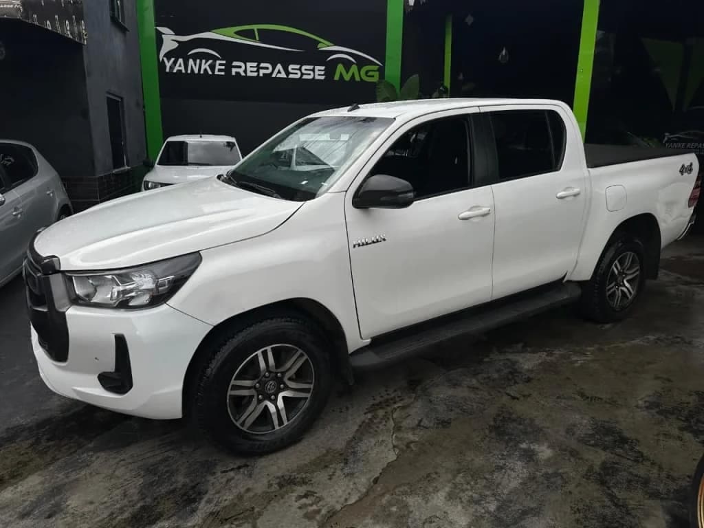 Toyota Hilux 2.8 D-4D TURBO DIESEL CD SR 4X4 AUTOMÁTICO