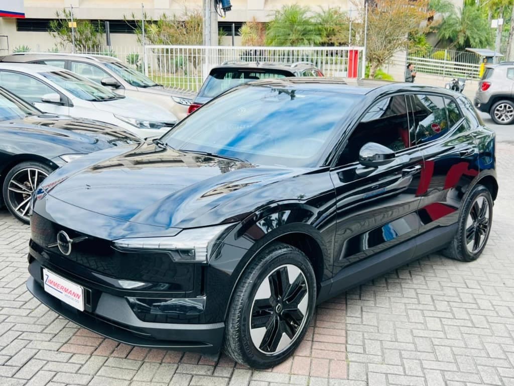 Volvo EX30 Core (Elétrico)