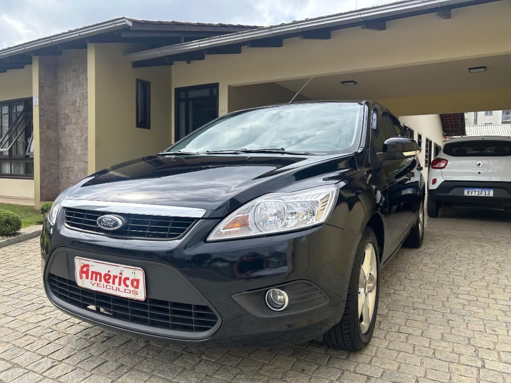 Ford Focus Hatch 1.6 GLX