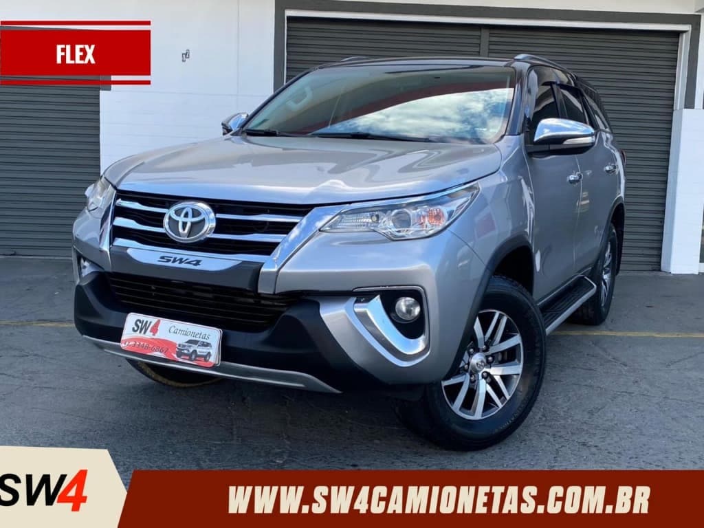 Toyota Hilux SW4 SR