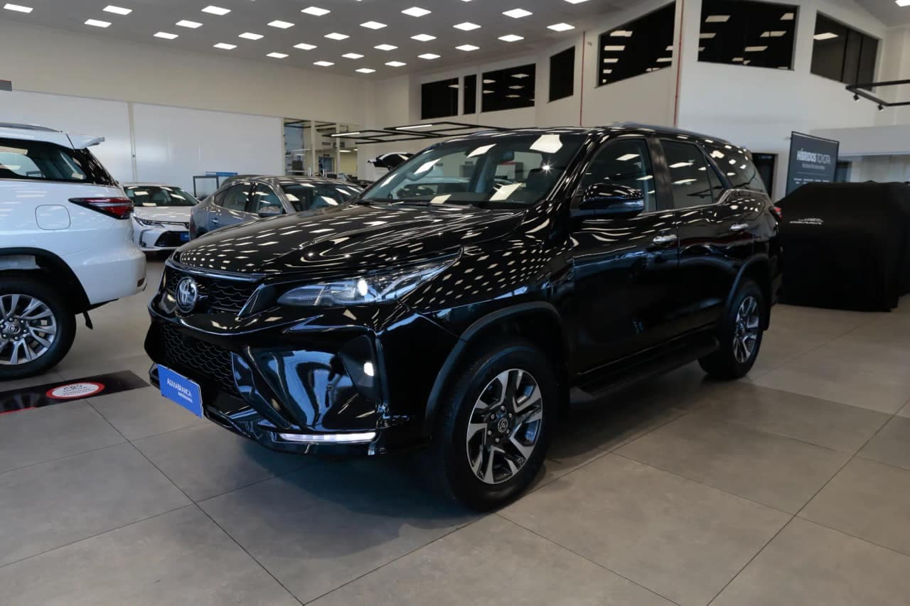 Toyota Hilux 2.8 D-4D TURBO DIESEL SRX PLATINUM 4X4 AUTOMÁTICO