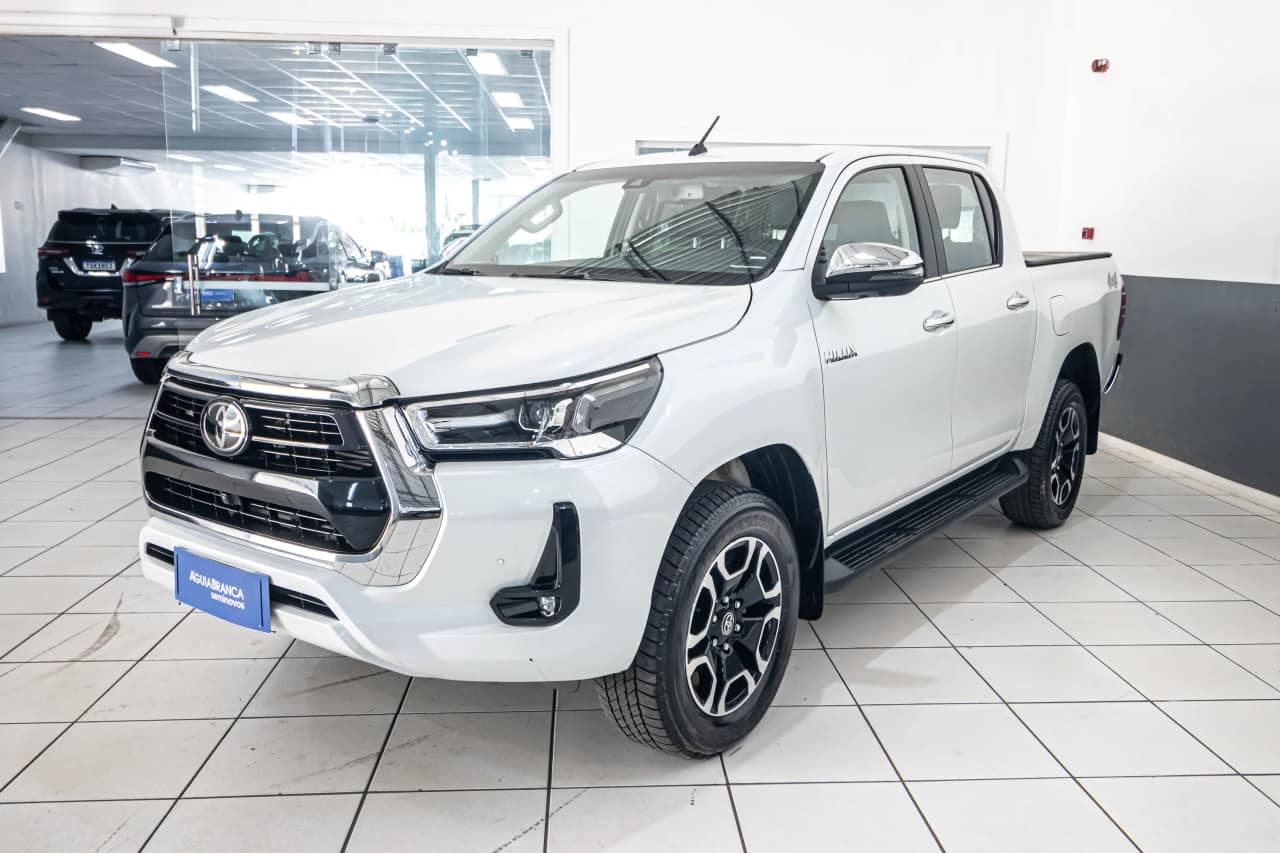 Toyota Hilux 2.8 D-4D TURBO DIESEL CD SRX 4X4 AUTOMÁTICO