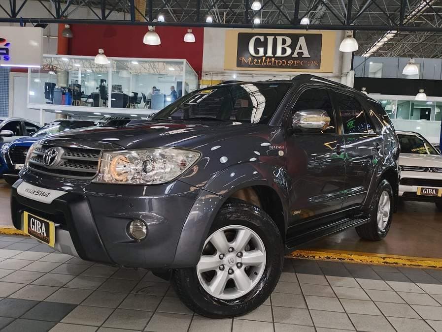Toyota Hilux SW4 3.0 SRV 4X4 16V TURBO 7 LUGARES - IMPECÁVEL