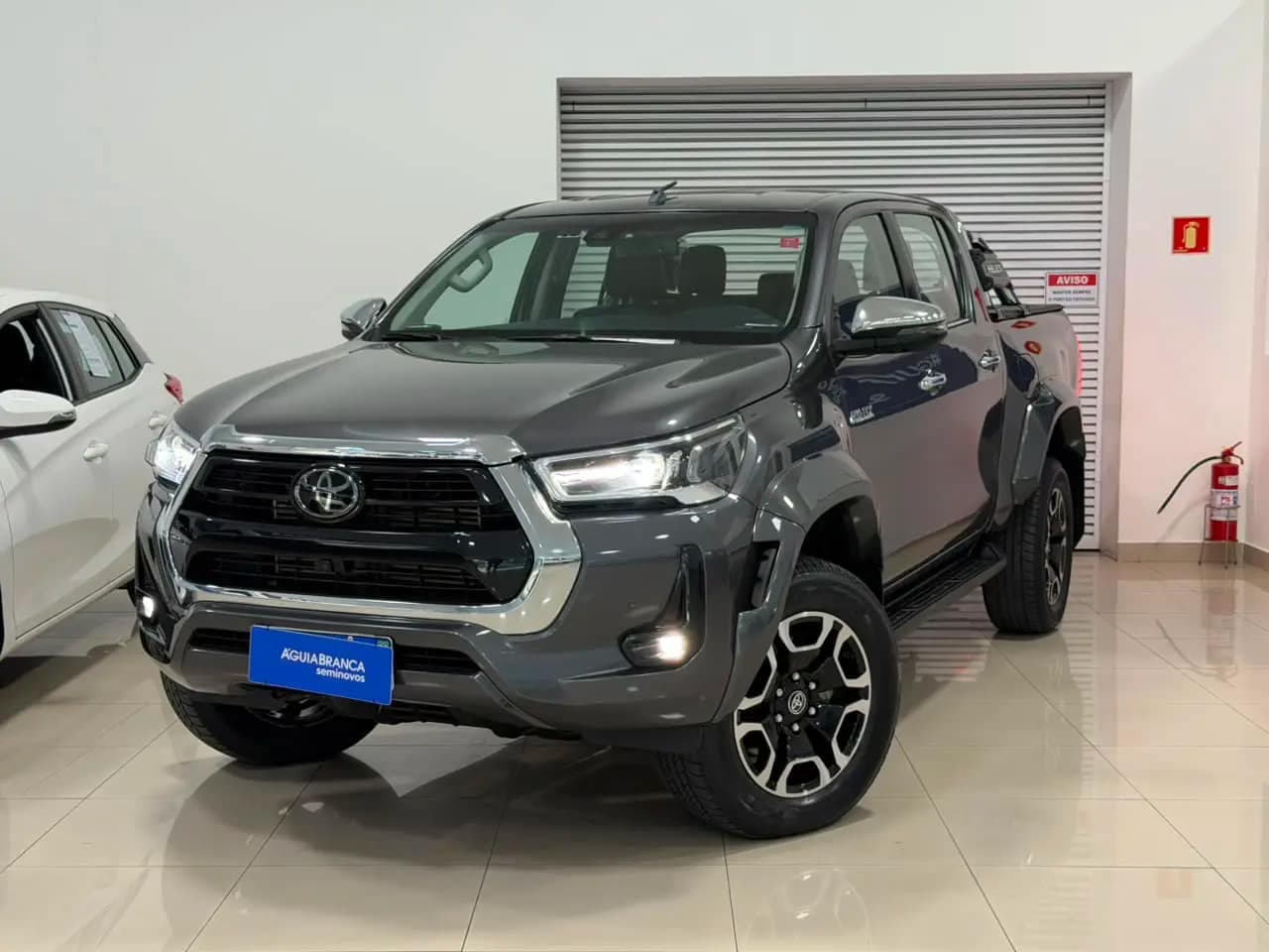 Toyota Hilux 2.8 D-4D TURBO DIESEL CD SRX PLUS 4X4 AUTOMÁTICO