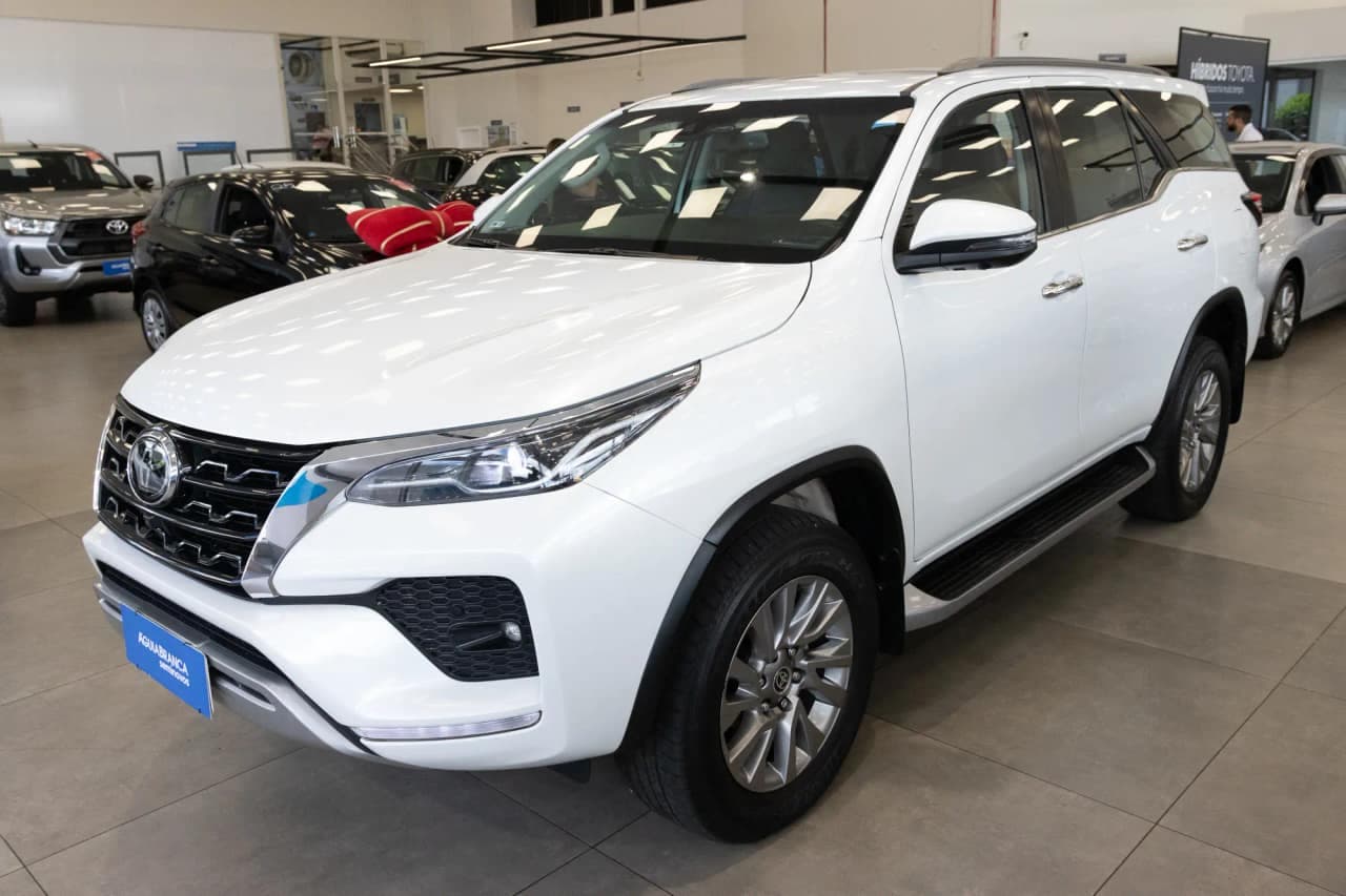 Toyota Hilux 2.8 D-4D TURBO DIESEL SRX 4X4 AUTOMÁTICO