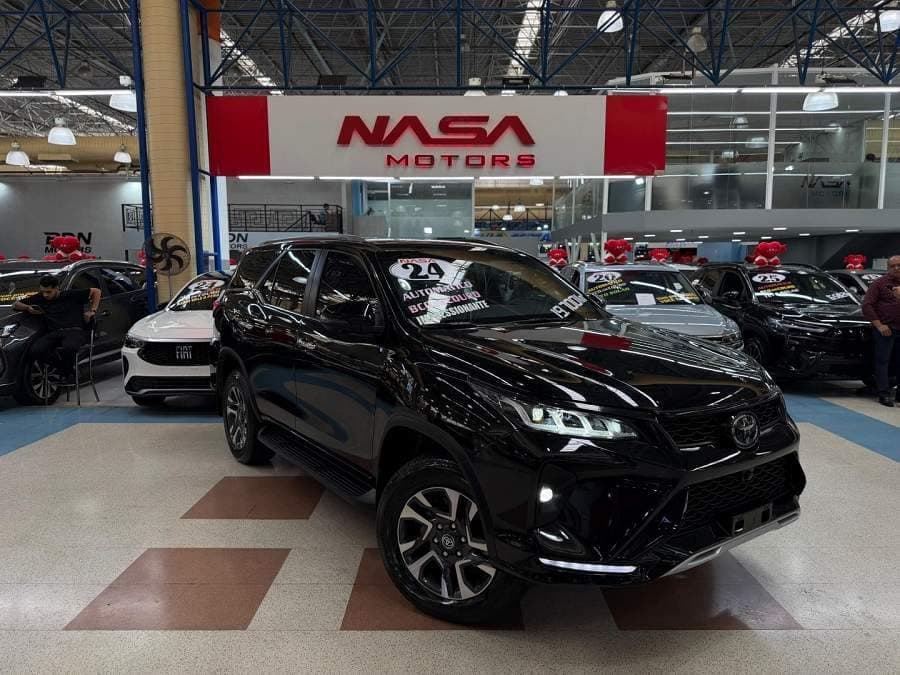 Toyota Hilux SW4 2.8 D-4D TURBO DIESEL DIAMOND 7L 4X4 AUTOMÁTICO