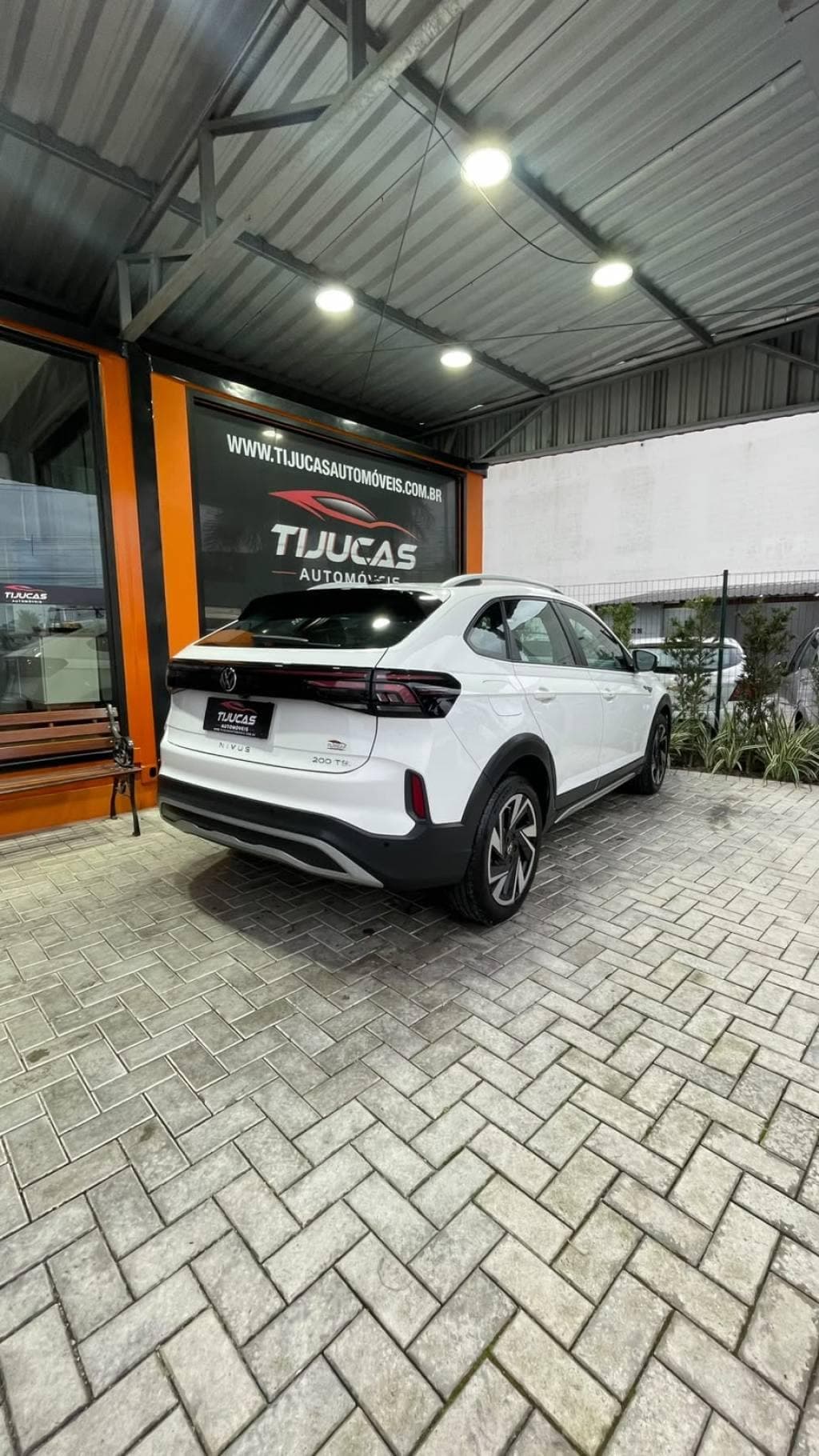 Volkswagen Nivus 1.0 HIGHLINE 200 TSI FLEX AUT. 8V