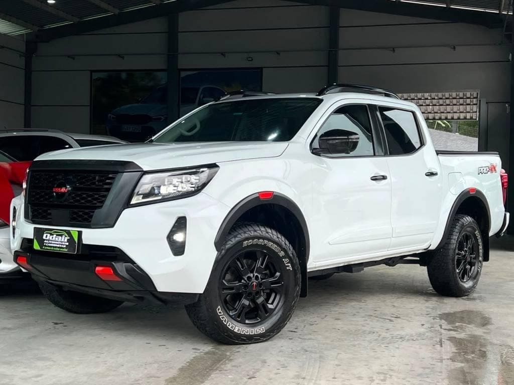 Nissan Frontier 4x4 2.3 Bi-TB Die. Aut