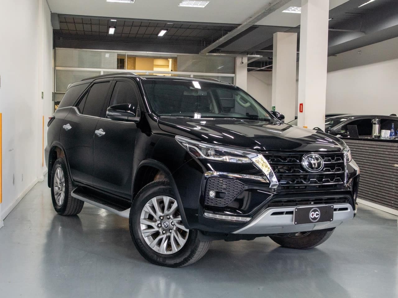 Toyota Hilux 2.8 D-4D TURBO DIESEL SRX 7L 4X4 AUTOMÁTICO
