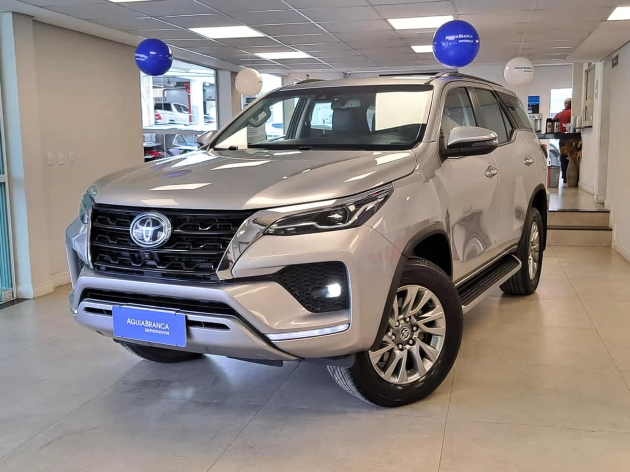 Toyota Hilux 2.8 D-4D TURBO DIESEL SRX 7L 4X4 AUTOMÁTICO