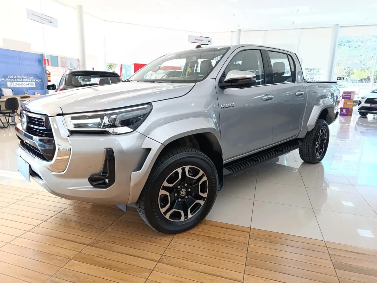 Toyota Hilux 2.8 D-4D TURBO DIESEL CD SRX PLUS 4X4 AUTOMÁTICO