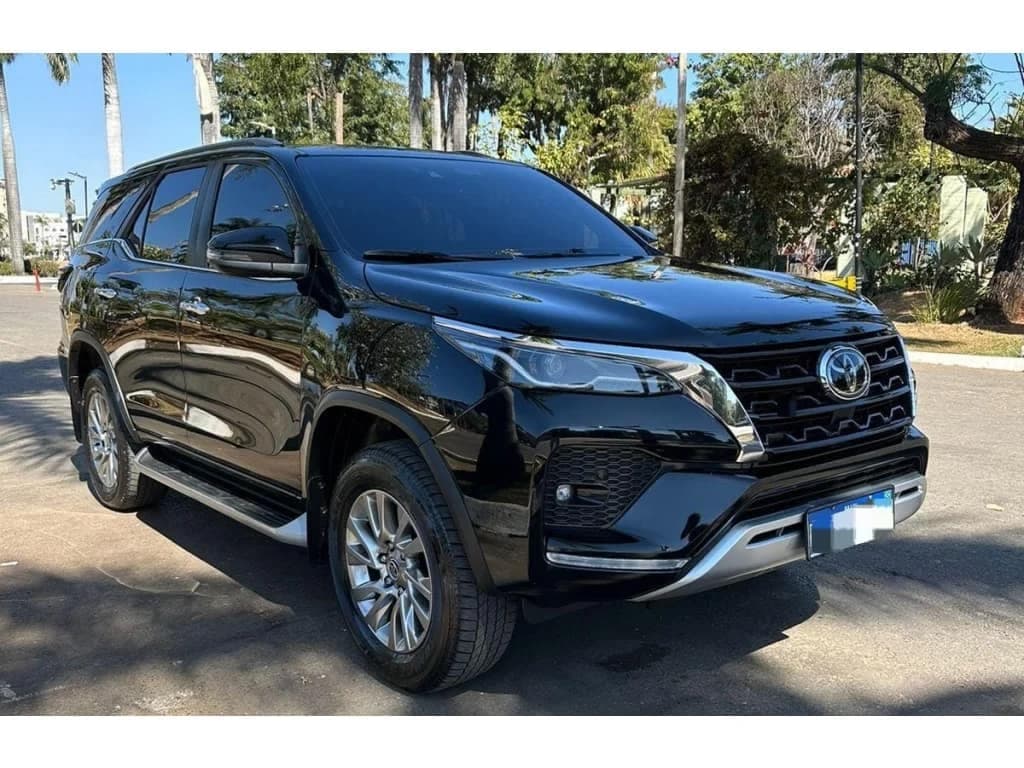 Toyota Hilux 2.8 D-4D TURBO DIESEL SRX 7L 4X4 AUTOMÁTICO