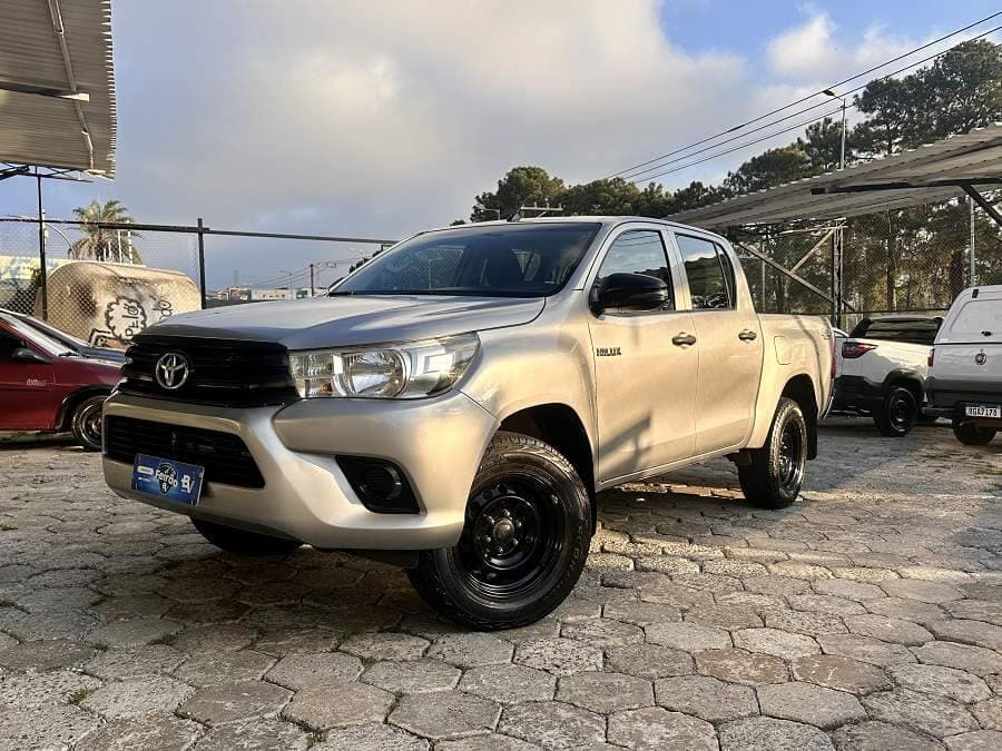 Toyota Hilux 2.8 TURBO DIESEL 4X4 - MANUAL - COMPLETA