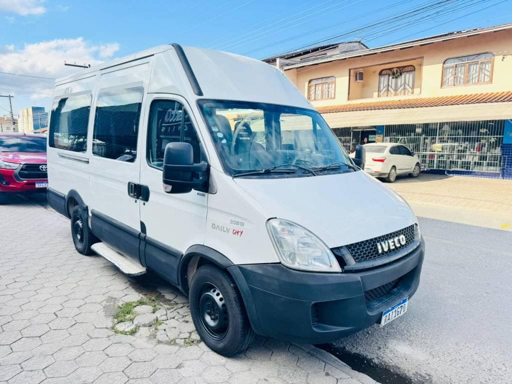IVECO Daily 2.0 CITY 30S13 GRAN FURGONE (DIESEL) 20V