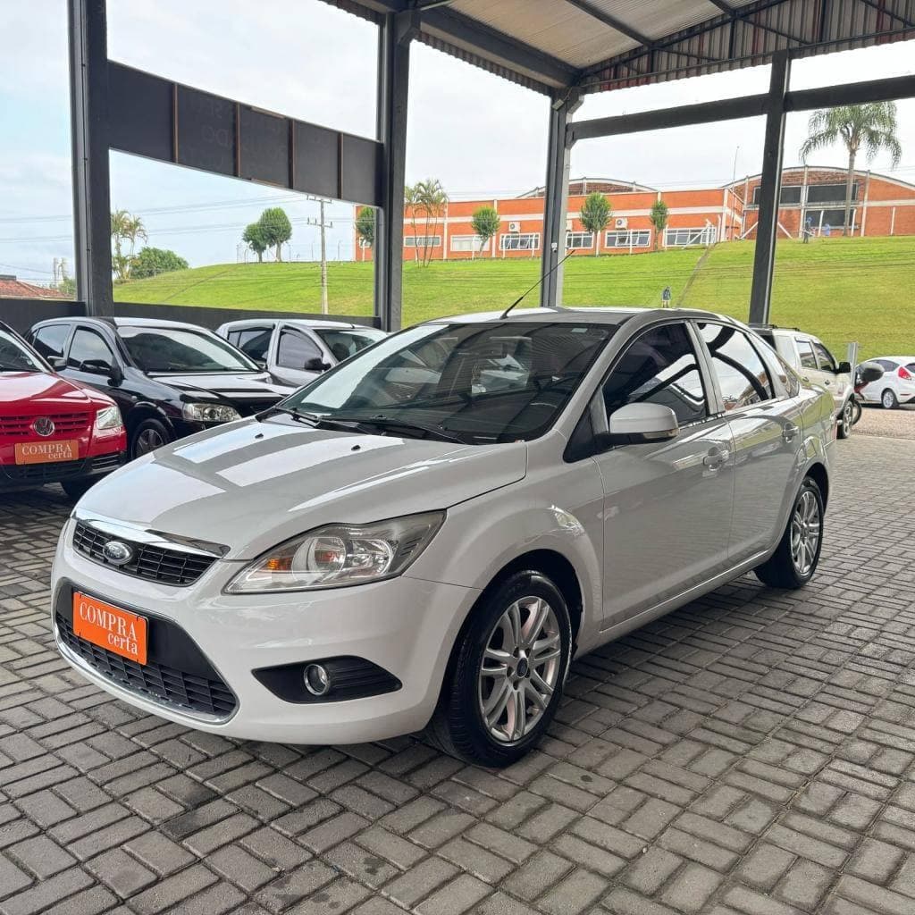 Ford Focus 2.0 16V/ 2.0 16V Flex 5p