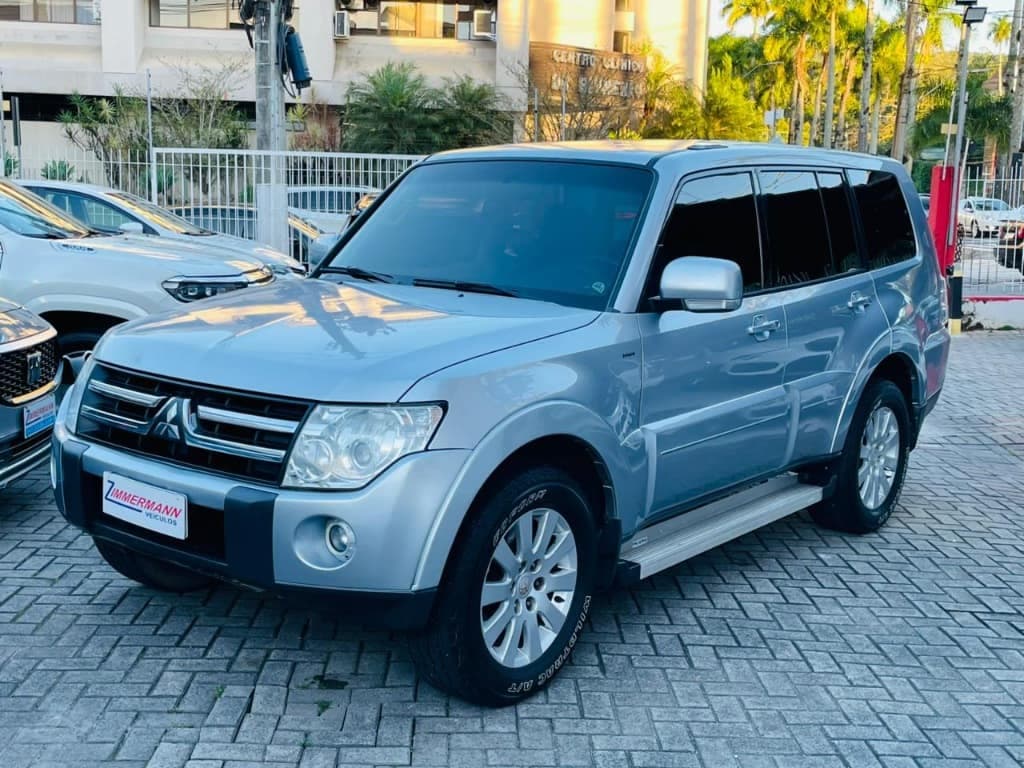 Mitsubishi Pajero Full HPE 3.8 V6 250cv 4x4 Aut 7 Lugares