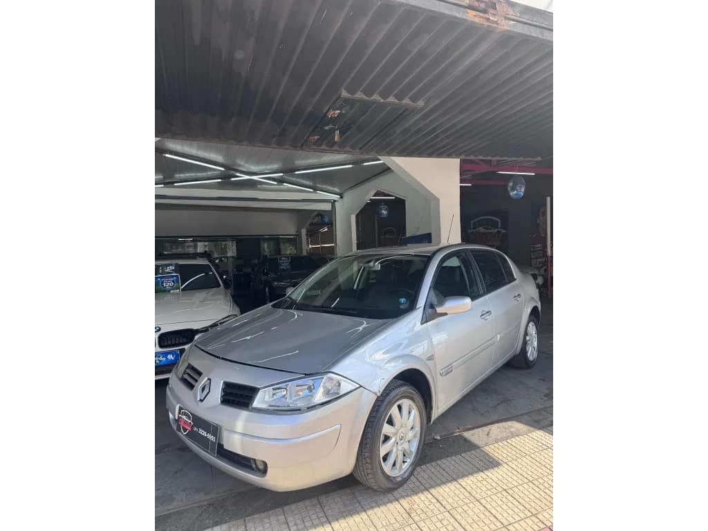 Renault Megane 2.0 DYNAMIQUE SEDAN 16V GASOLINA 4P AUTOMÁTICO