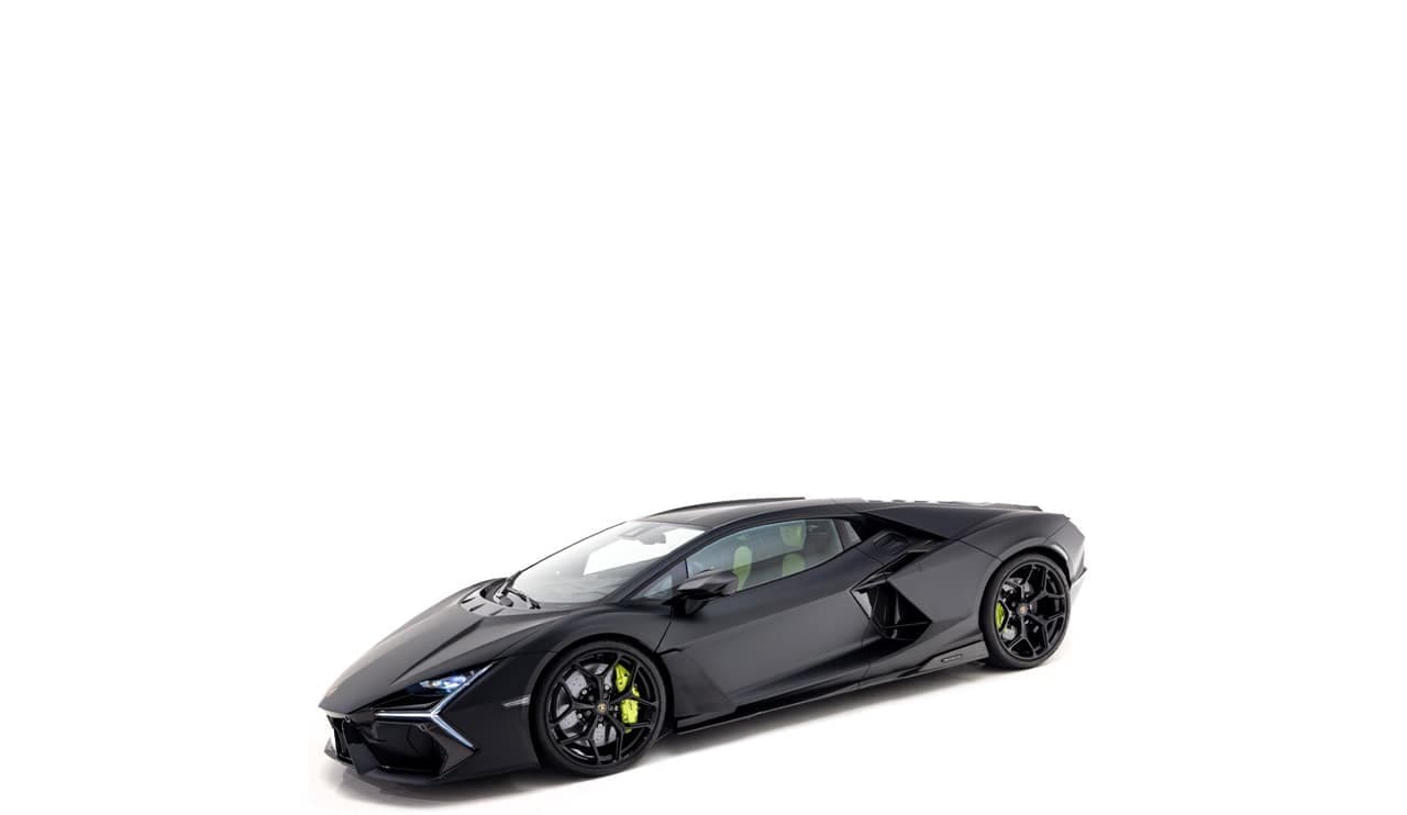LAMBORGHINI Revuelto