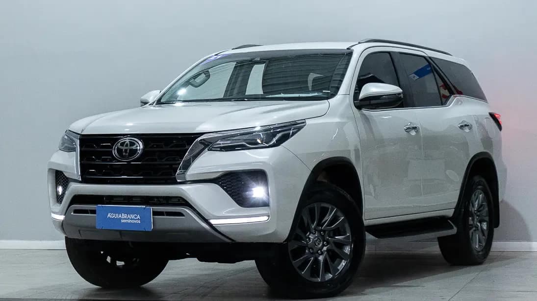 Toyota Hilux 2.8 D-4D TURBO DIESEL SRX 7L 4X4 AUTOMÁTICO