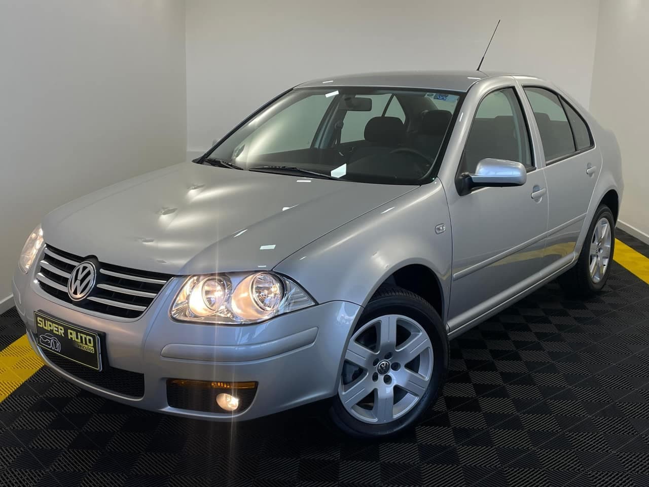 Volkswagen Bora IMPECÁVEL, COM MANUAL E CHAVE RESERVA!