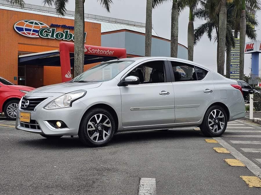 Nissan Versa 1.6 SL CVT+COURO+MULTIMÍDIA E 62.000KM