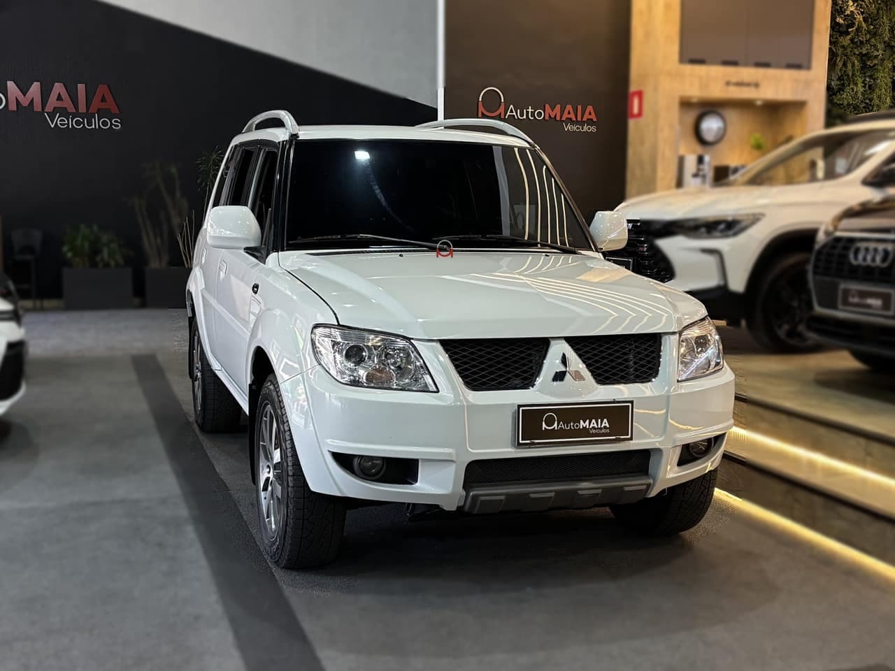 Mitsubishi Pajero 2.0 4X2 16V 140CV FLEX 4P AUTOMÁTICO