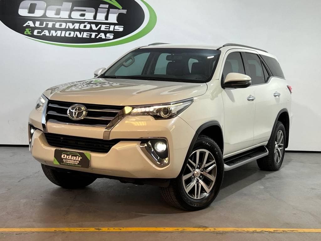 Toyota Hilux SRX 4x4 2.8 TDI 16V Dies. Aut.