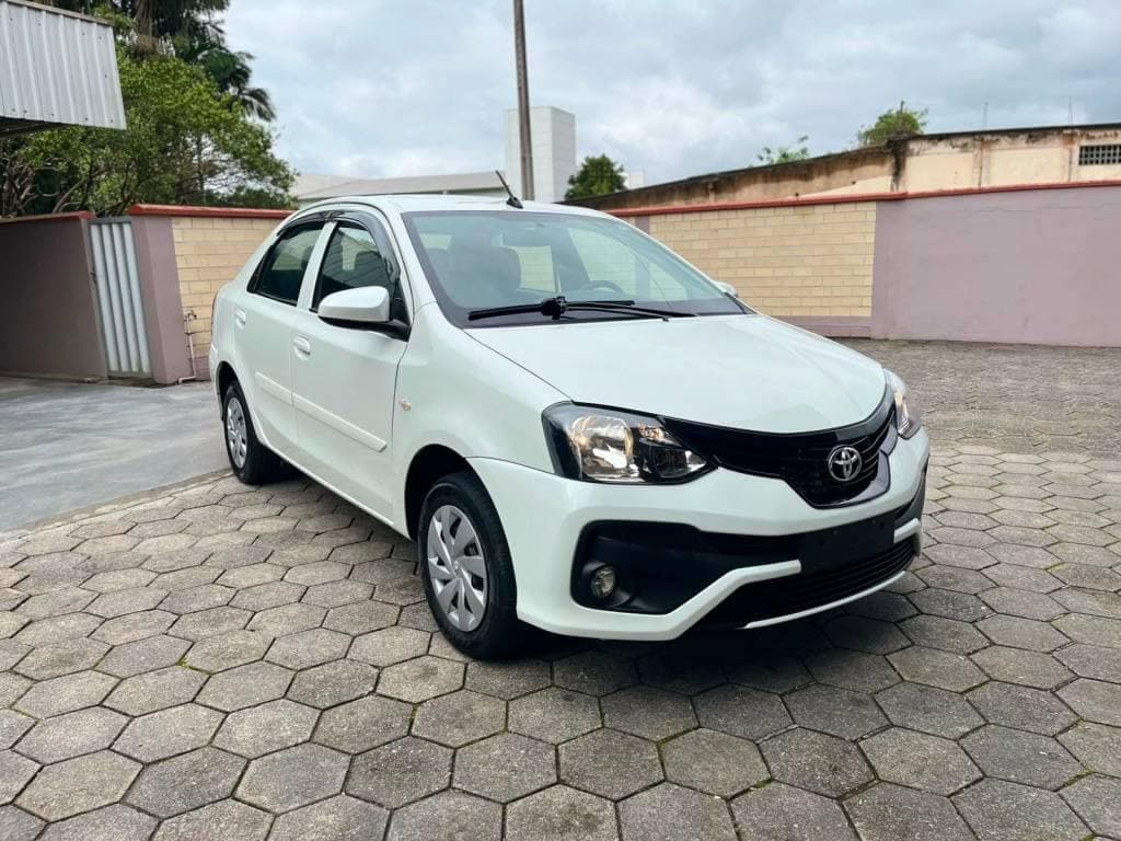 Toyota Etios Sedan X 1.5