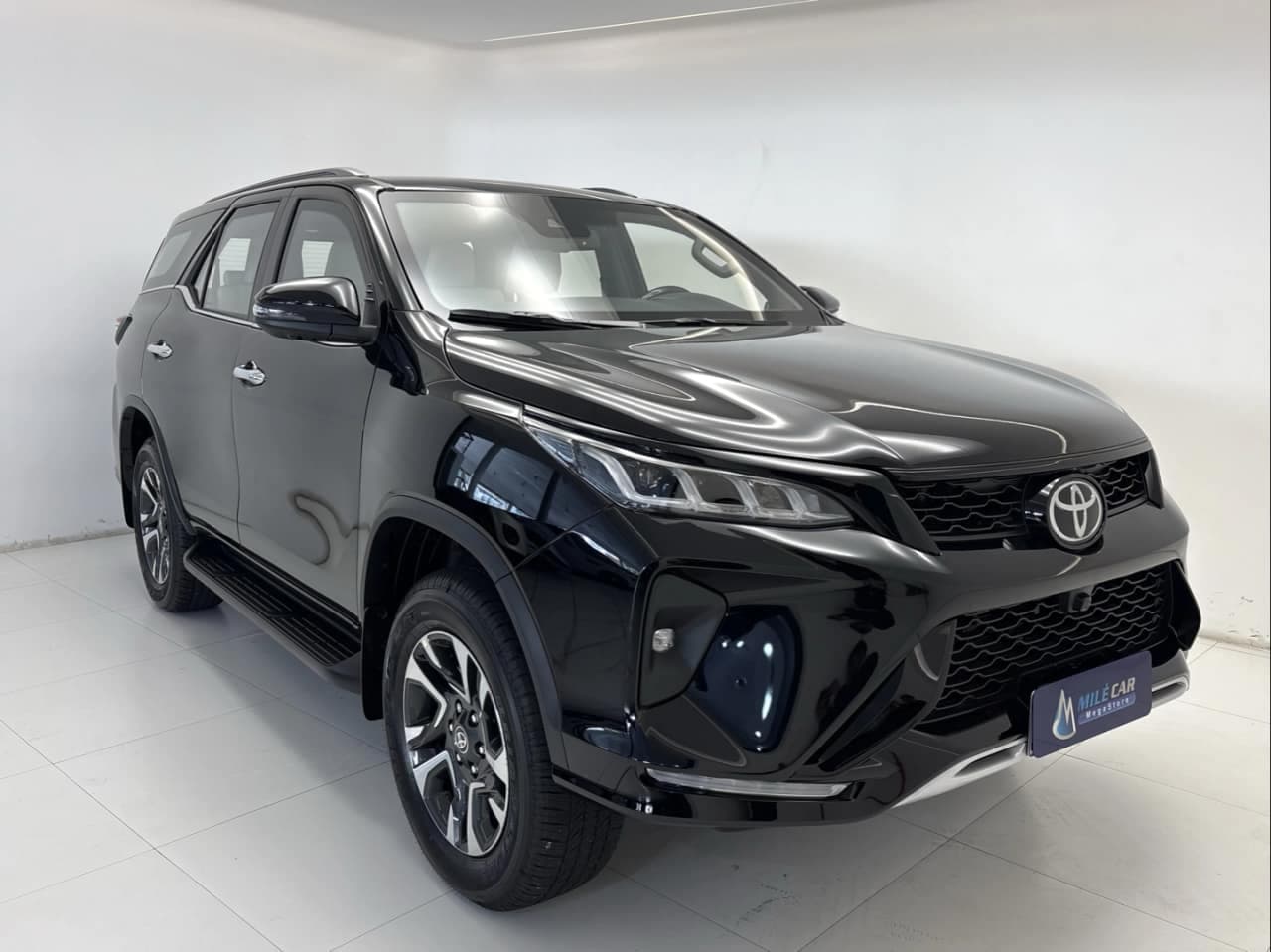 Toyota Hilux SW4 2.8 D-4D TURBO DIESEL DIAMOND 7L 4X4 AUTOMÁTICO