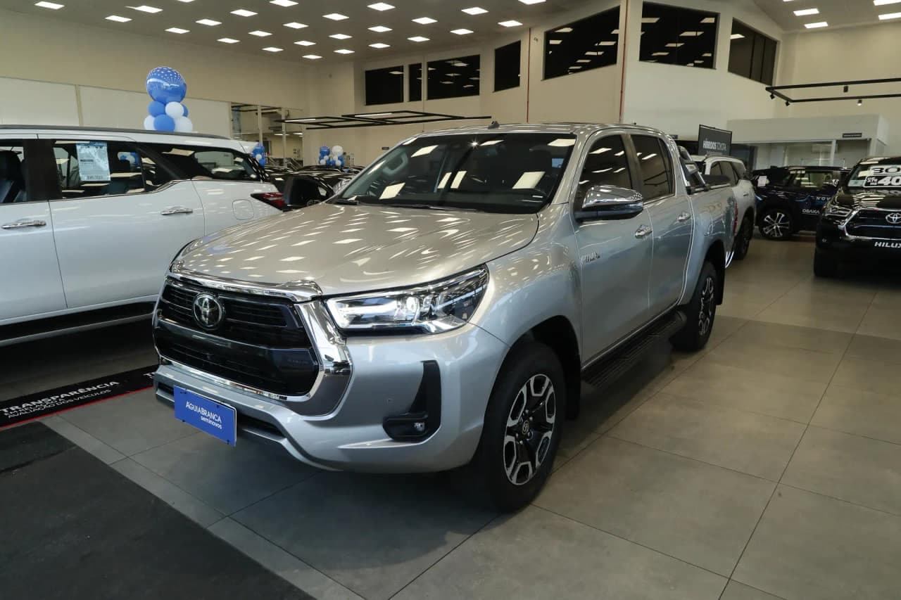Toyota Hilux 2.8 D-4D TURBO DIESEL CD SRX 4X4 AUTOMÁTICO