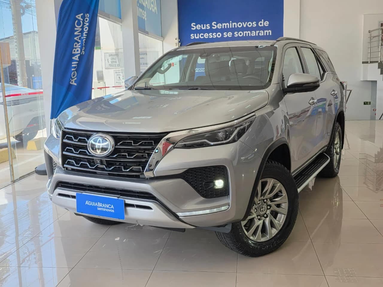 Toyota Hilux 2.8 D-4D TURBO DIESEL SRX 7L 4X4 AUTOMÁTICO