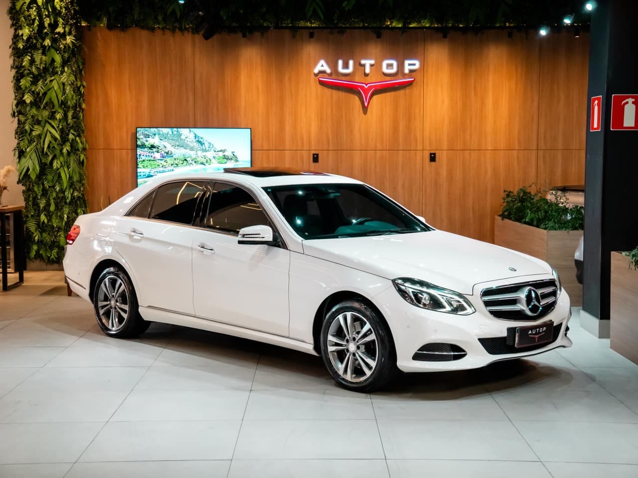 Mercedes-Benz E 2.0 AVANTGARDE 16V TURBO GASOLINA 4P AUTOMÁTICO
