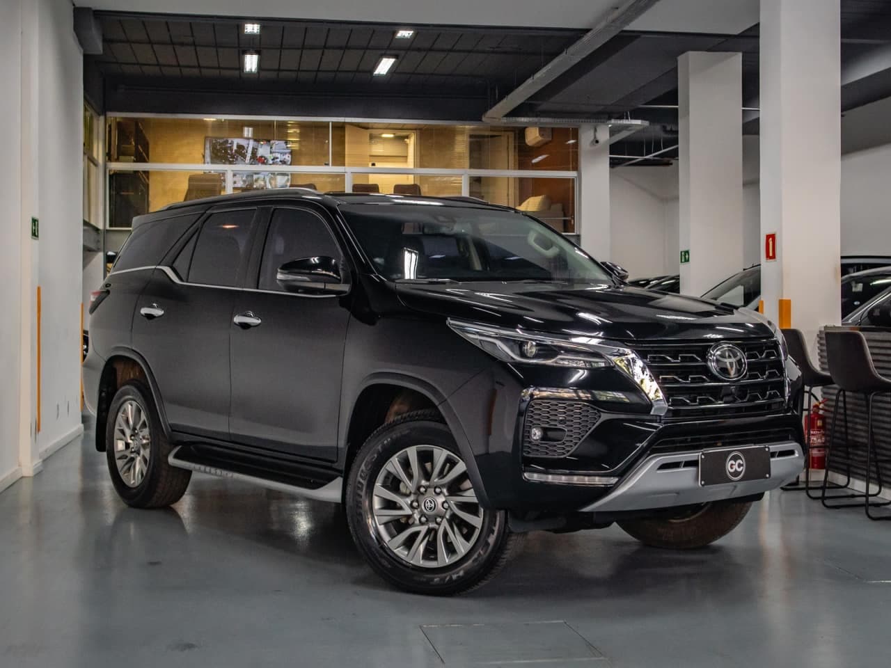 Toyota Hilux 2.8 D-4D TURBO DIESEL SRX 7L 4X4 AUTOMÁTICO