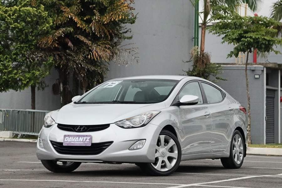 Hyundai Elantra GLS 1.8 BANCOS DE COURO + MULTIMIDIA