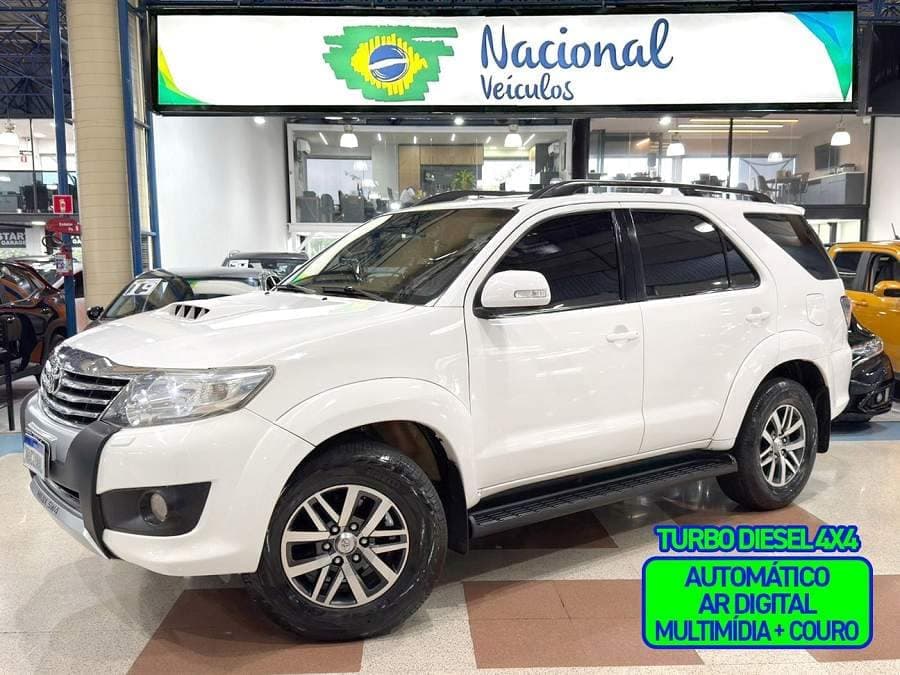 Toyota Hilux SW4 3.0 SRV 7 LUGARES COURO + MULTIMÍDIA