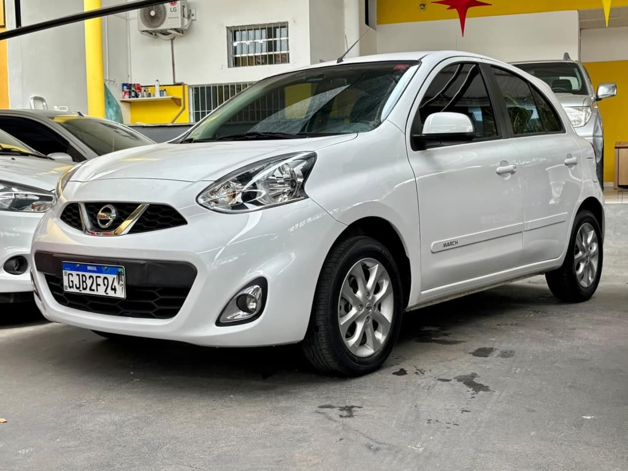 Nissan March 1.6 SV 16V FLEXSTART 4P XTRONIC