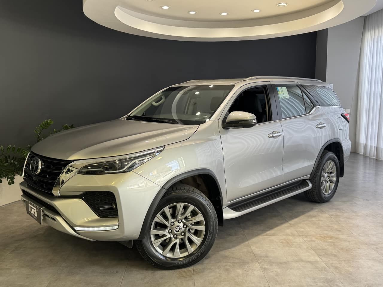 Toyota Hilux 2.8 D-4D TURBO DIESEL SRX 7L 4X4 AUTOMÁTICO