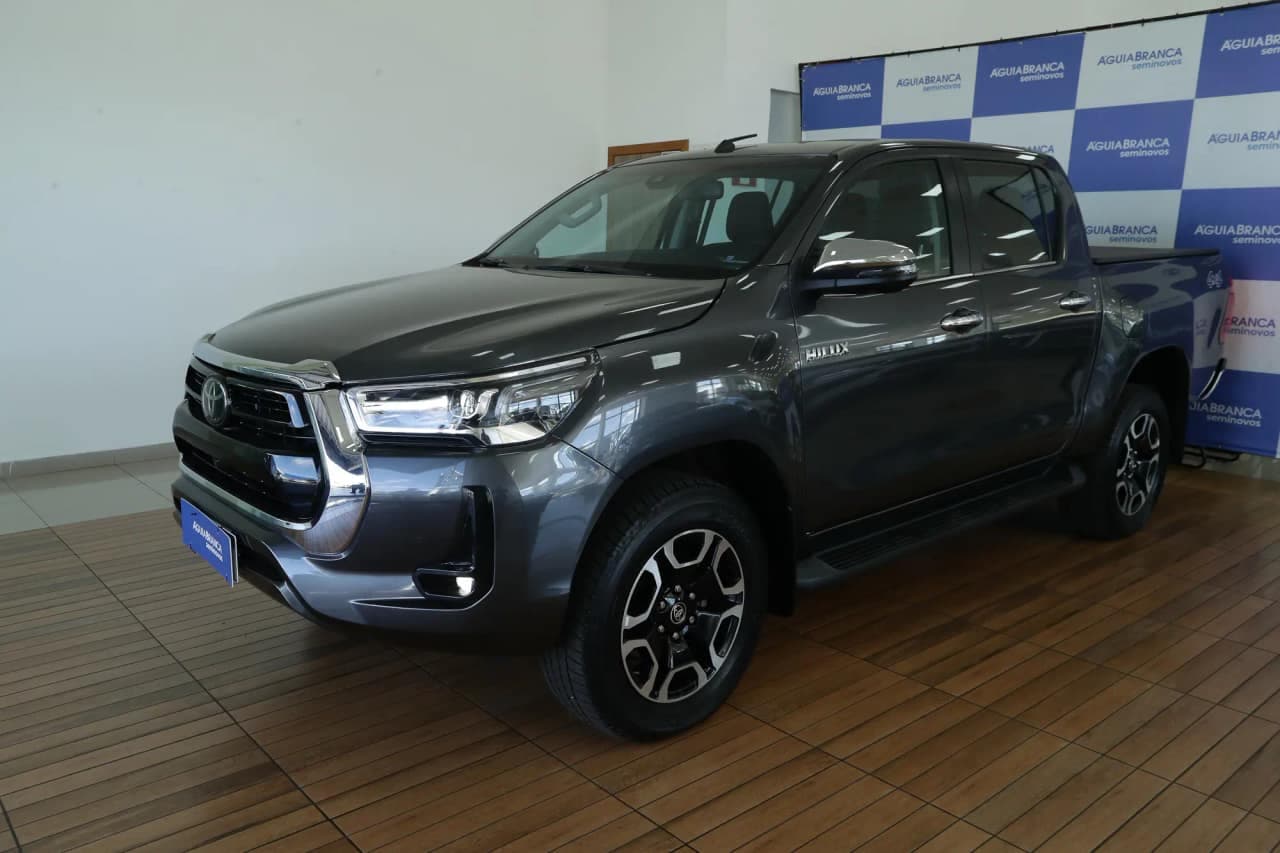 Toyota Hilux 2.8 D-4D TURBO DIESEL CD SRX 4X4 AUTOMÁTICO