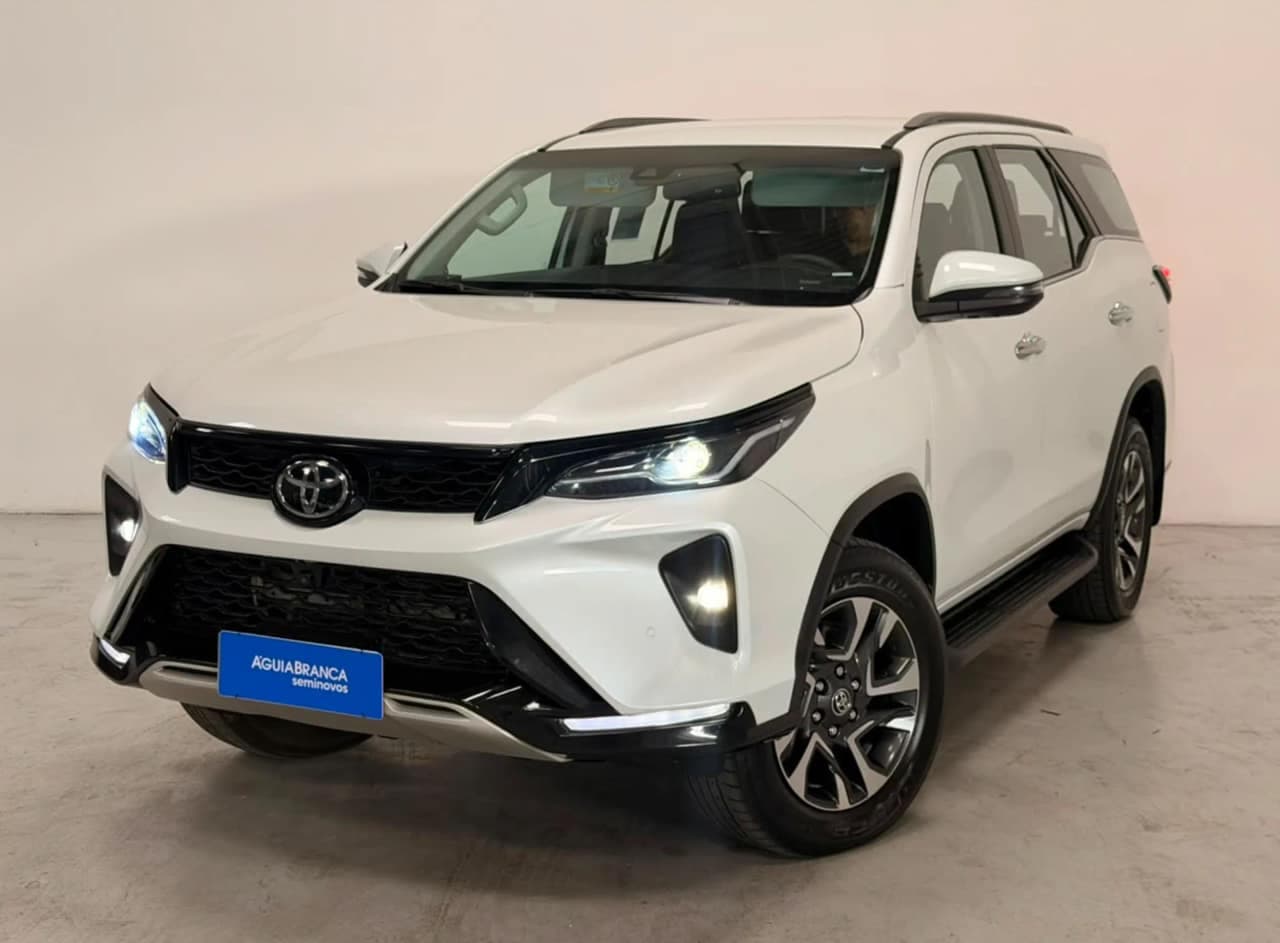 Toyota Hilux 2.8 D-4D TURBO DIESEL SRX PLATINUM 4X4 AUTOMÁTICO