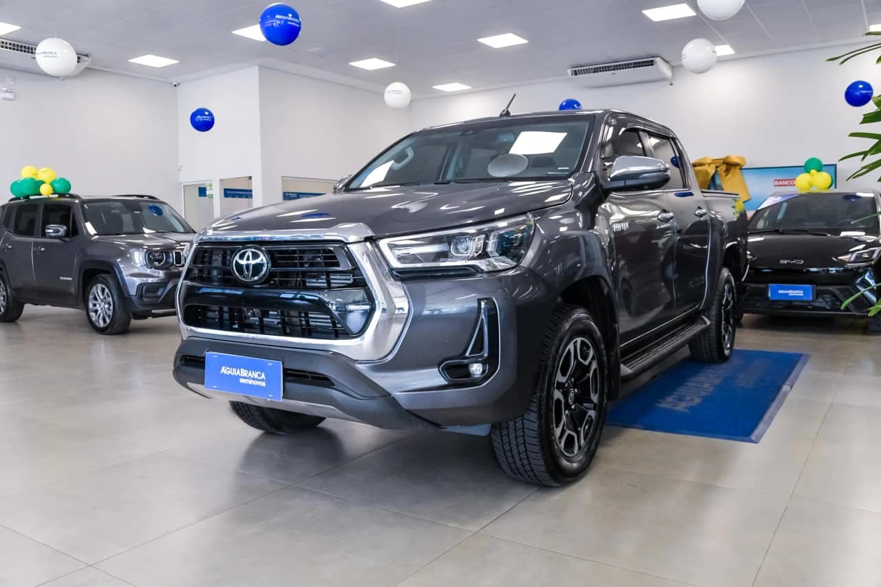 Toyota Hilux 2.8 D-4D TURBO DIESEL CD SRX 4X4 AUTOMÁTICO