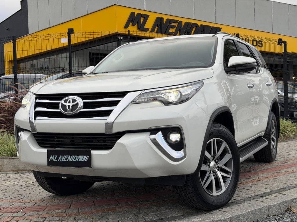Toyota Hilux SRX 4x4 2.8 TDI 16V Dies. Aut.